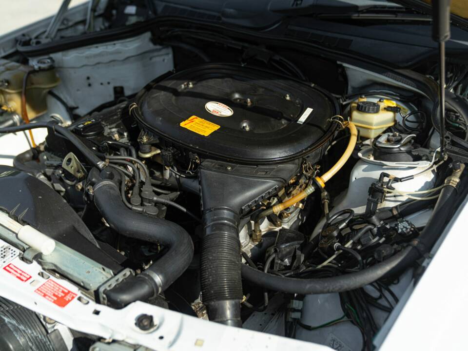 Afbeelding 43/44 van Mercedes-Benz 190 E (1987)