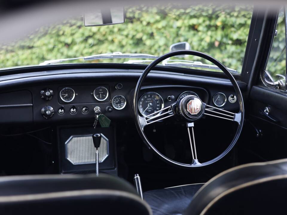 Bild 45/50 von MG MGB GT (1967)
