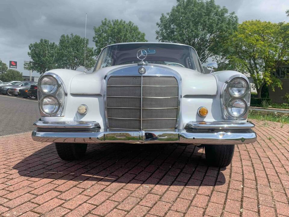 Image 5/8 de Mercedes-Benz 220 SE b (1963)