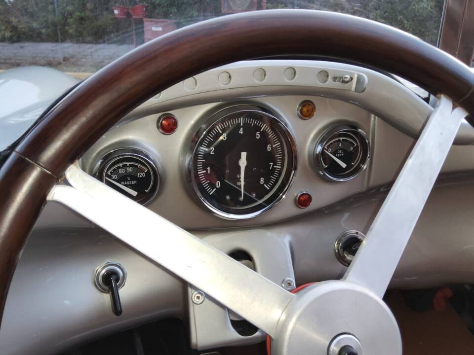 Image 33/51 of Mercedes-Benz 300 SLR (1955)