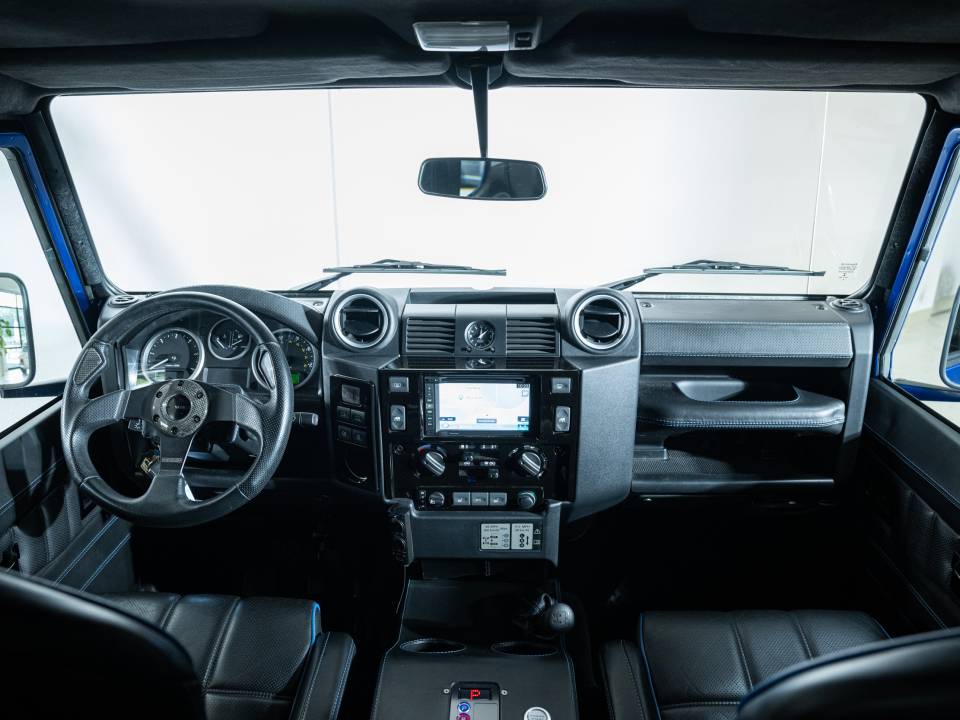 Image 20/47 of Land Rover 90 (1988)