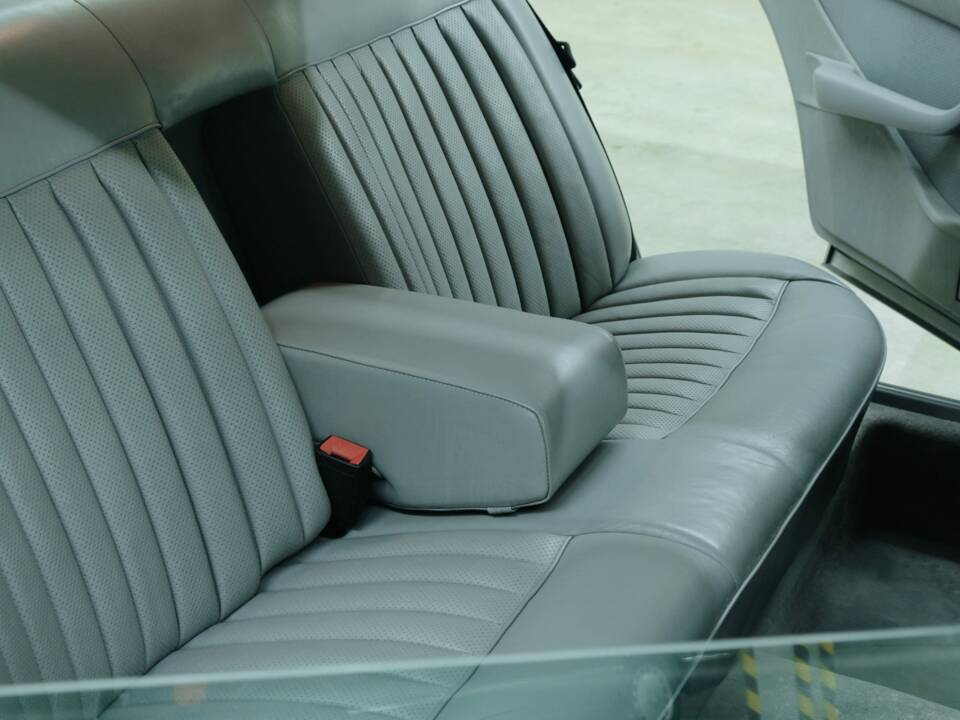 Bild 31/50 von Mercedes-Benz 300 SEL (1986)