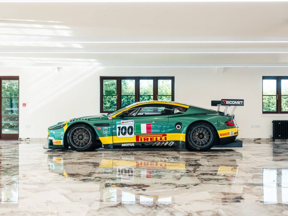 Image 8/30 of Aston Martin DBR9 GT1 (2006)