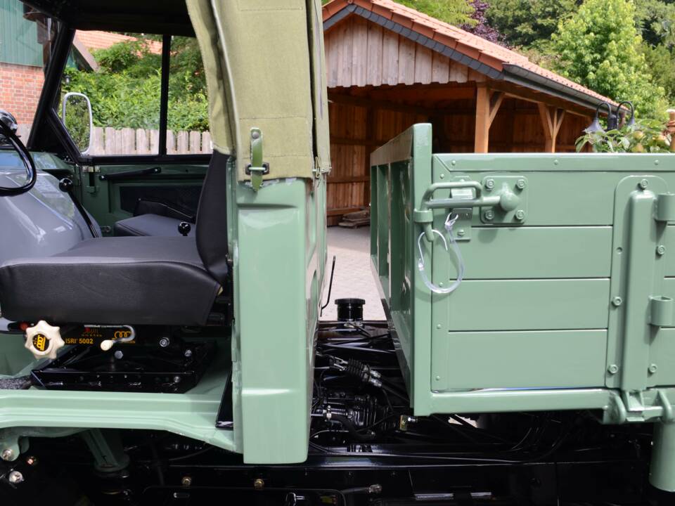 Image 33/71 of Mercedes-Benz Unimog U52 (1983)