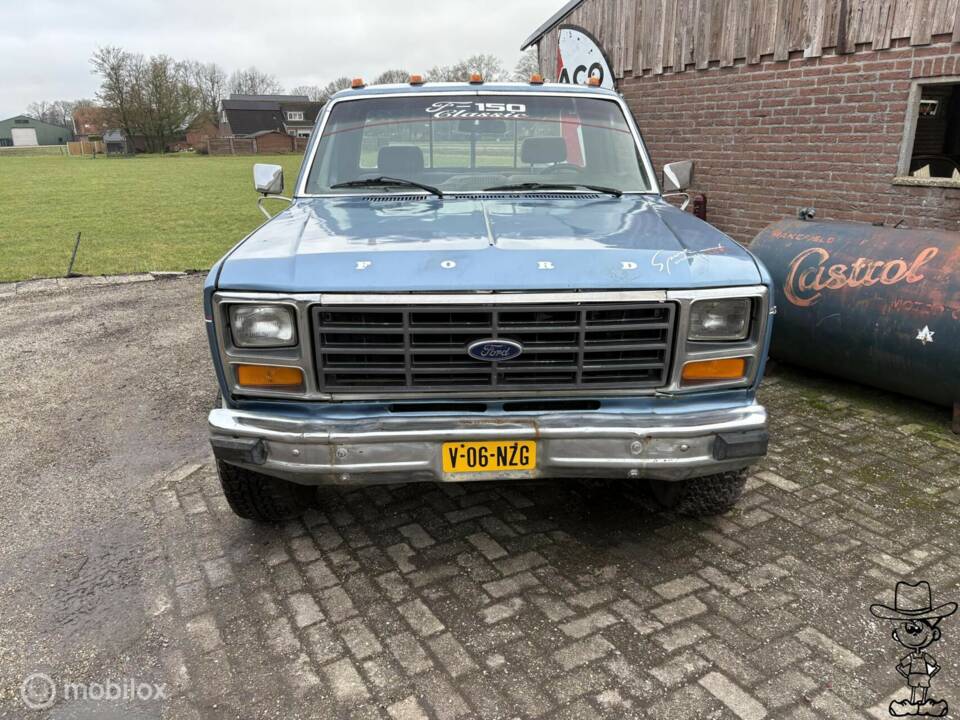 Image 2/42 of Ford F-150 XL (1982)