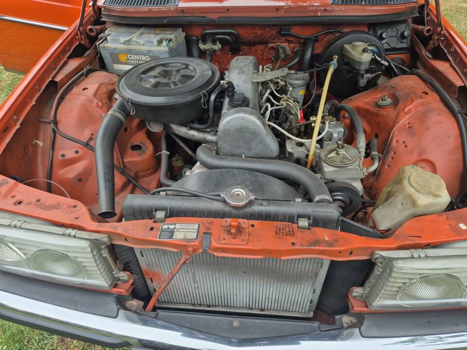 Image 20/41 of Mercedes-Benz 200 D (1981)