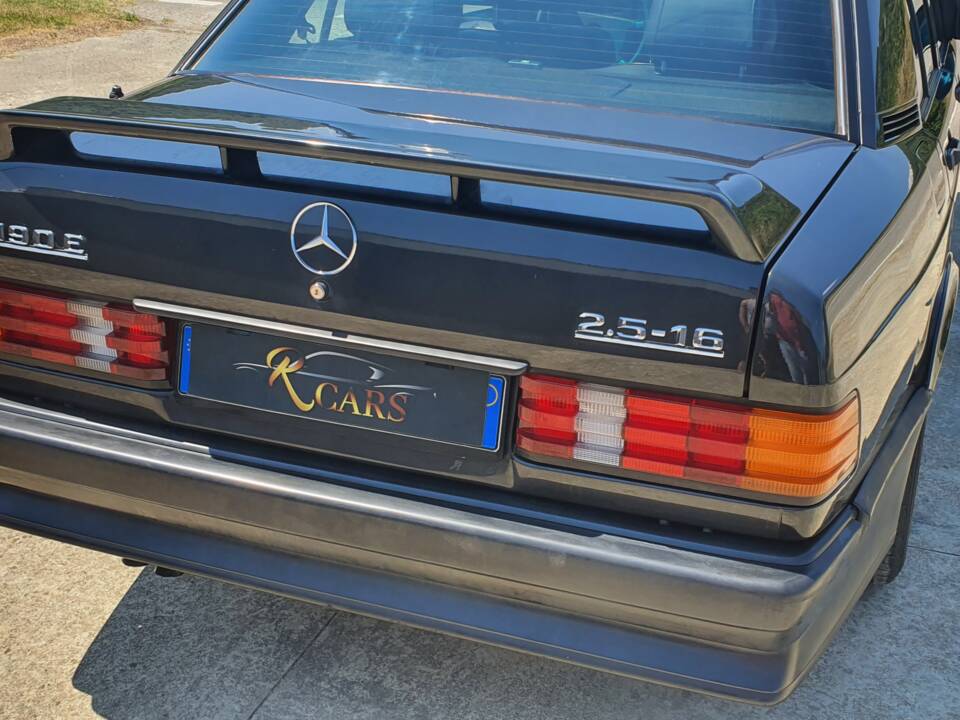 Image 10/30 de Mercedes-Benz 190 E 2.5-16V (1989)