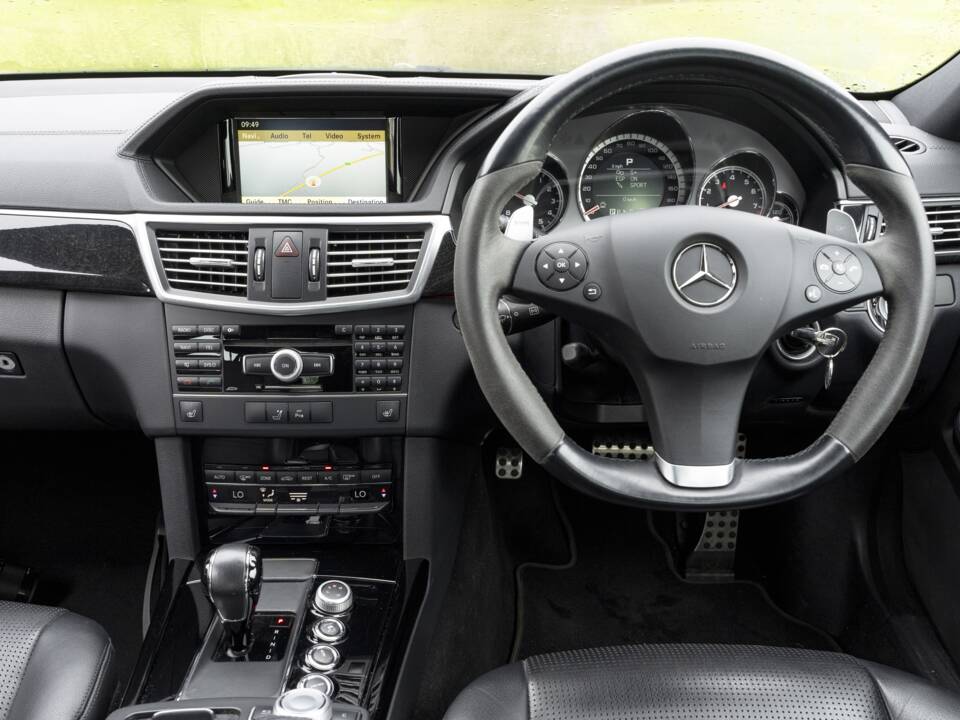 Image 48/50 de Mercedes-Benz E 63 AMG (2011)