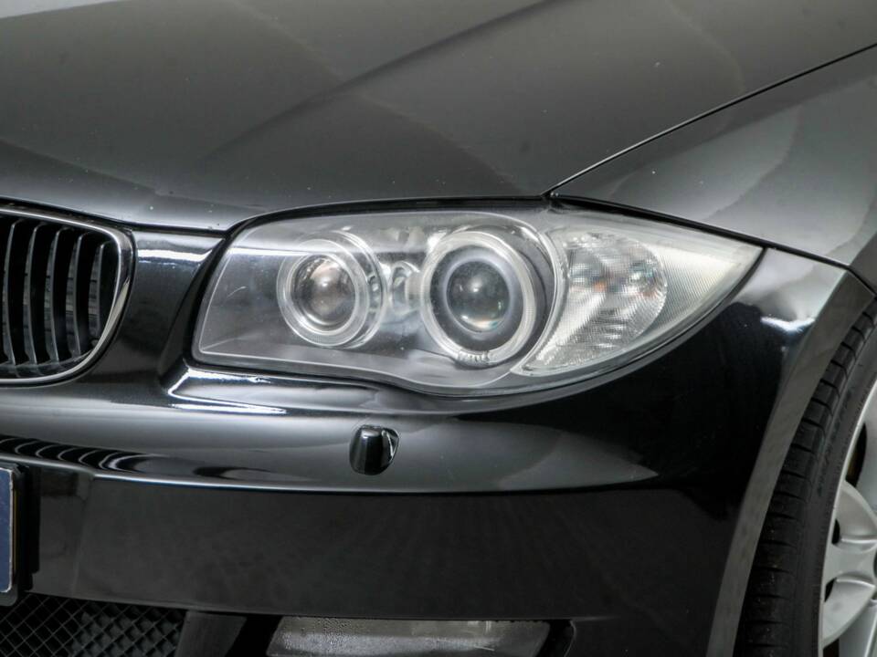 Image 22/50 de BMW 120i (2008)