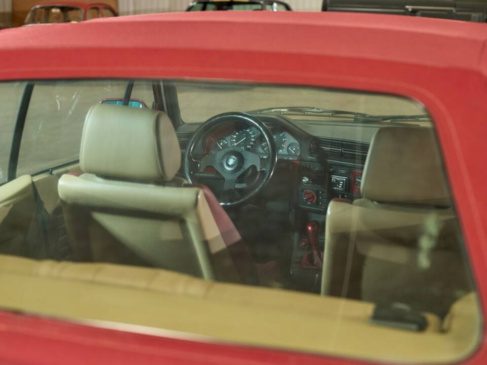 Image 36/45 of BMW 320i (1990)
