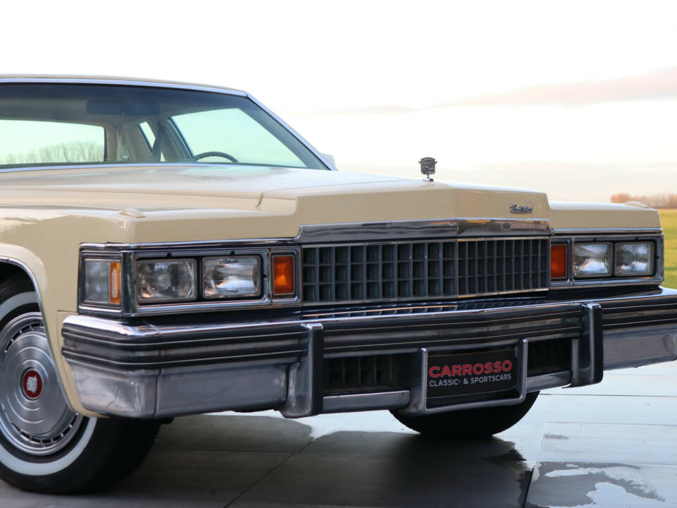 Image 29/50 of Cadillac Coupe DeVille (1977)