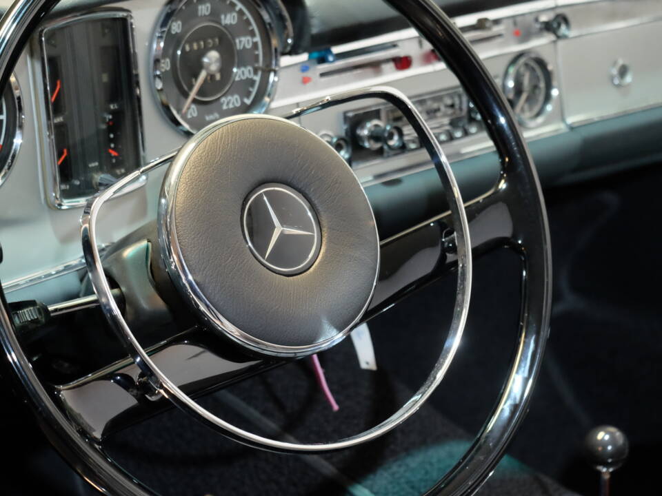 Image 19/35 of Mercedes-Benz 230 SL (1964)