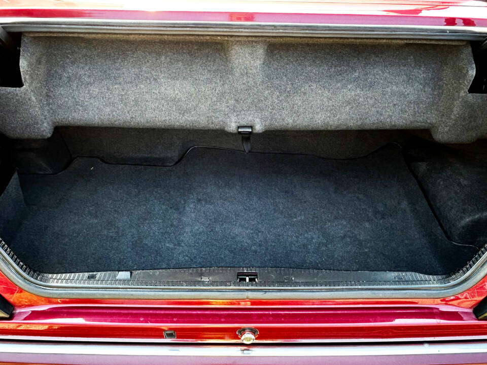 Bild 8/9 von Mercedes-Benz E 220 (1994)