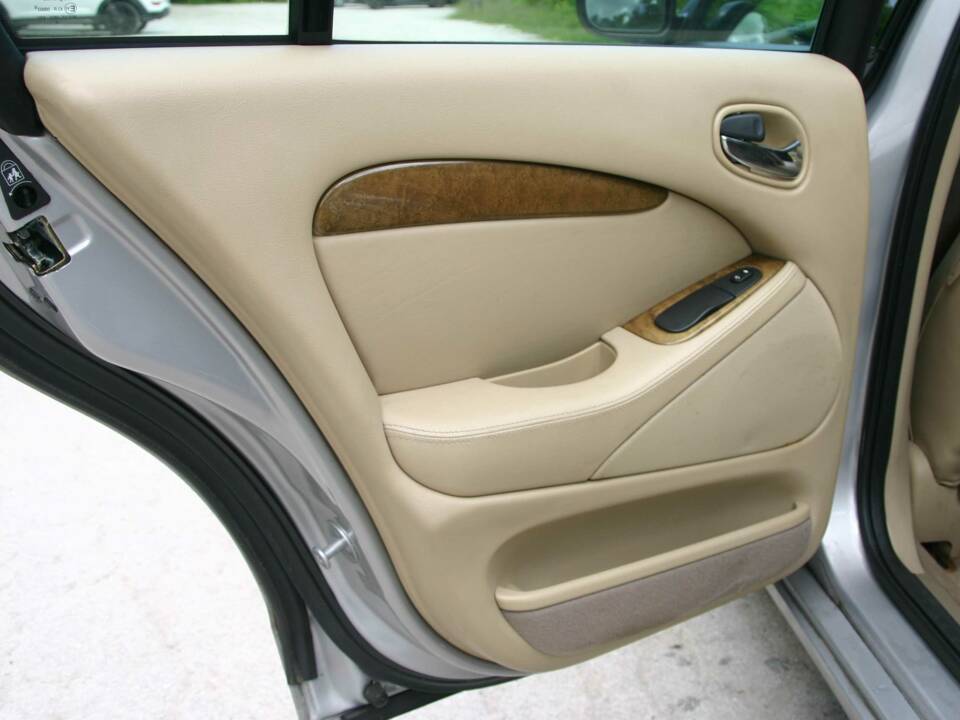 Bild 21/51 von Jaguar S-Type 4.0 V8 (2000)