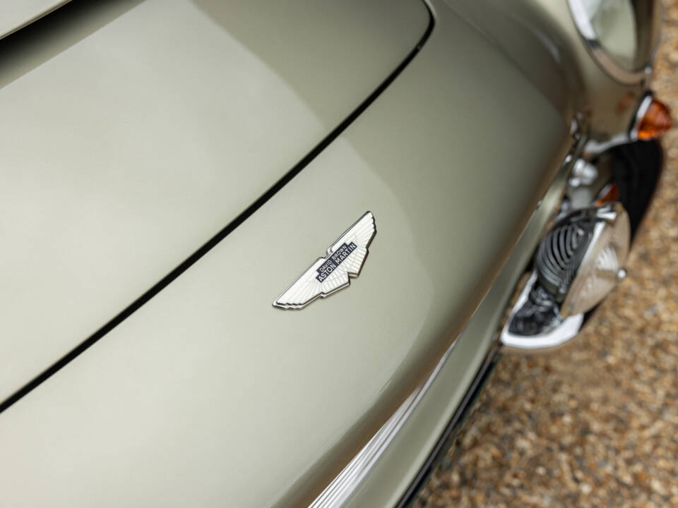 Immagine 14/57 di Aston Martin DB 6 Volante (1969)