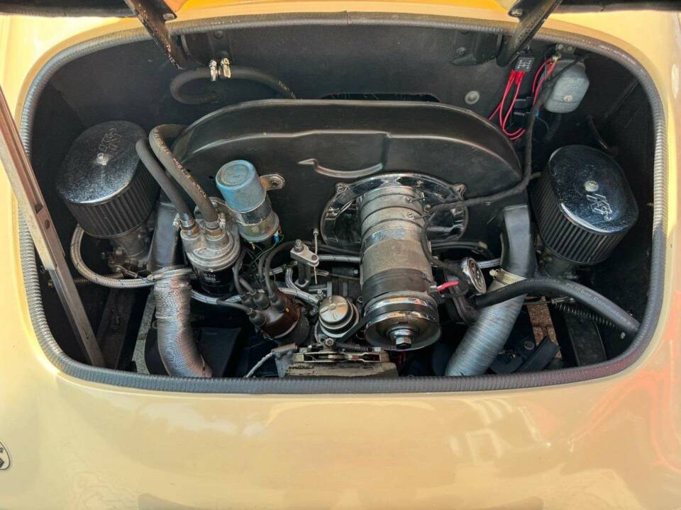 Image 8/8 of Intermeccanica Speedster (1968)