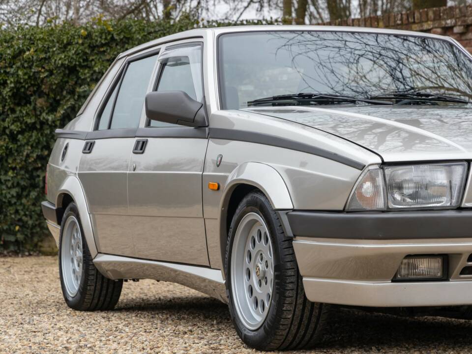 Image 34/50 of Alfa Romeo 75 2.0 Twin Spark (1988)