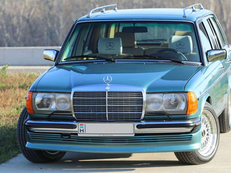 Image 2/24 of Mercedes-Benz 280 TE (1983)