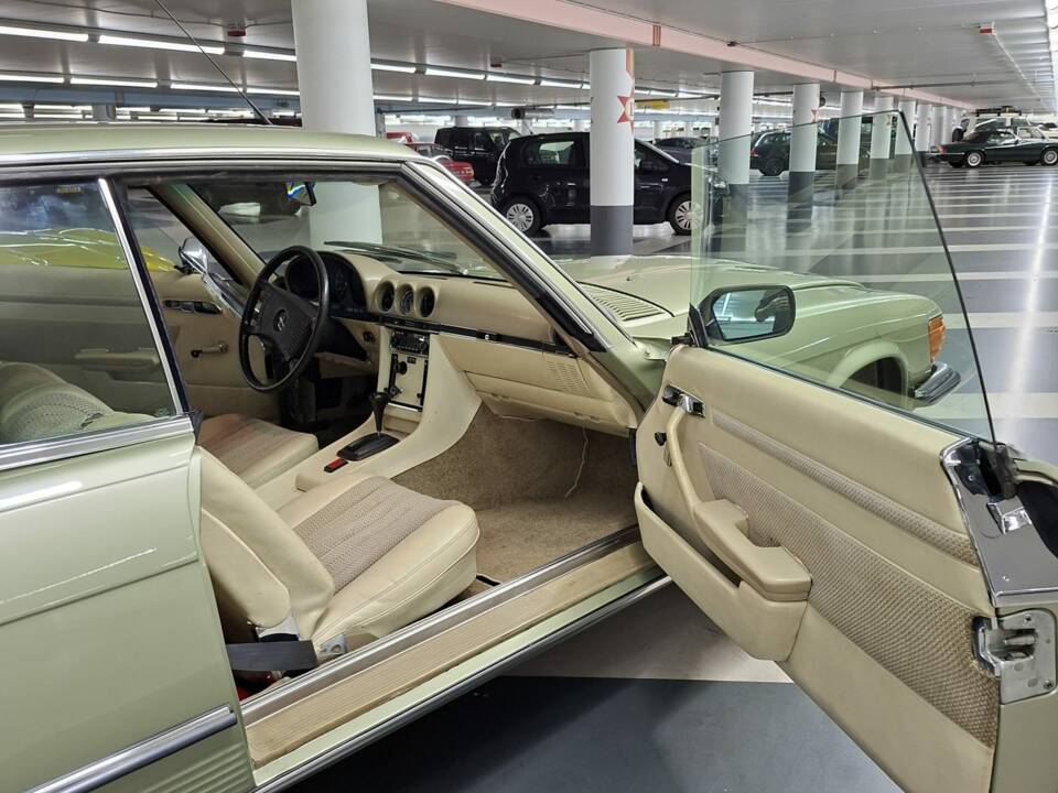 Immagine 6/20 di Mercedes-Benz 350 SLC (1973)