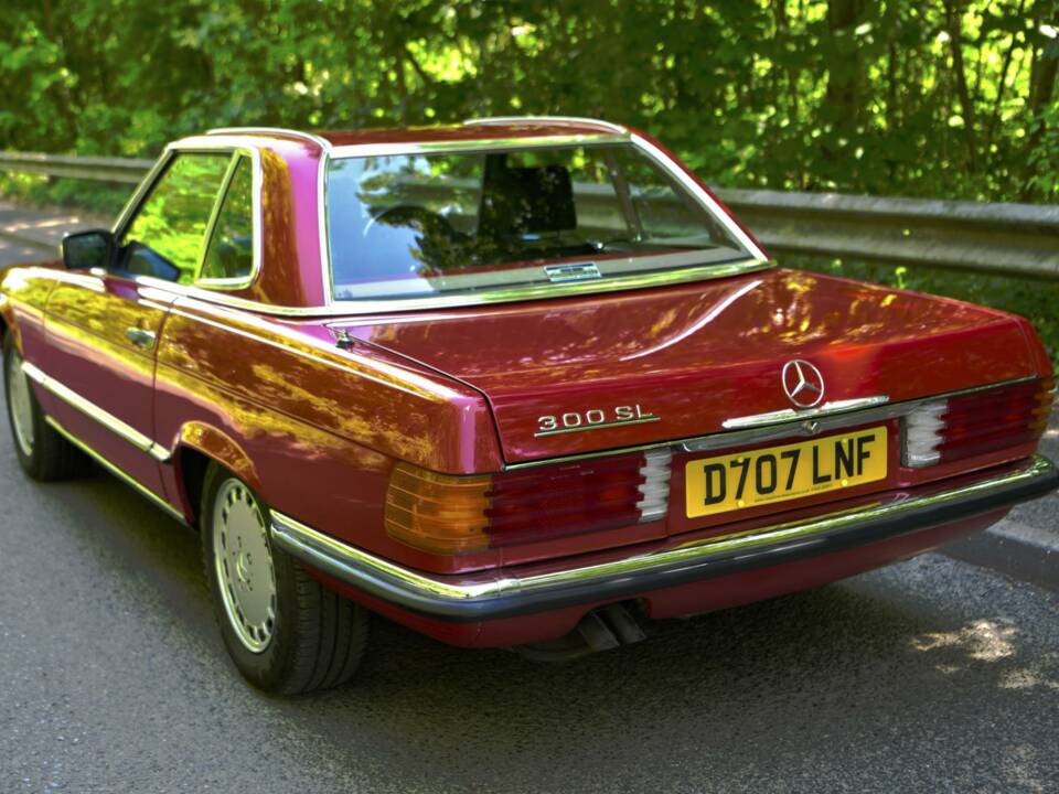 Image 7/50 of Mercedes-Benz 300 SL (1988)