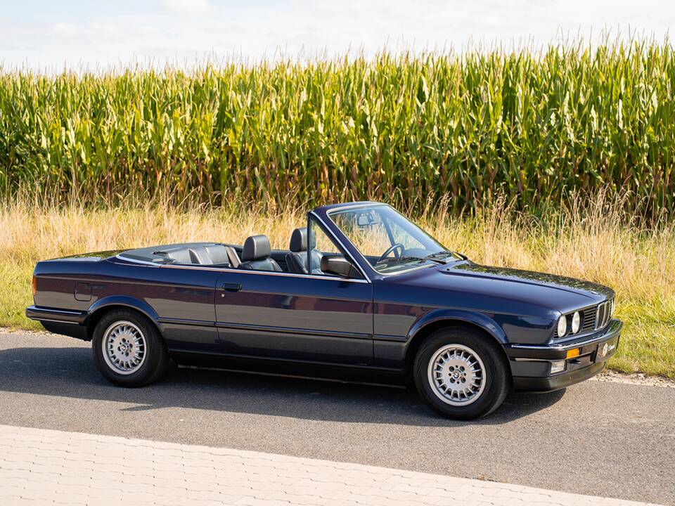 Immagine 4/35 di BMW 320i (1988)