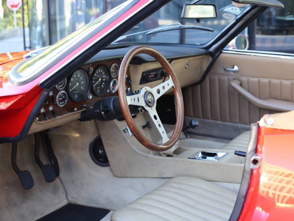 Image 3/58 of Intermeccanica Italia (1968)