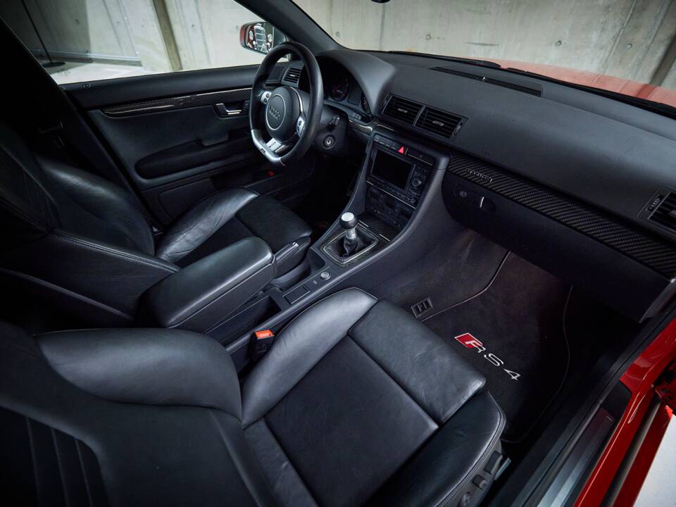 Image 42/95 of Audi RS4 Avant (2006)