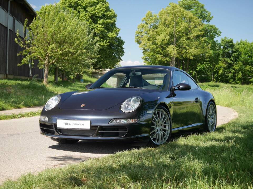 Image 24/33 of Porsche 911 Carrera S (2005)