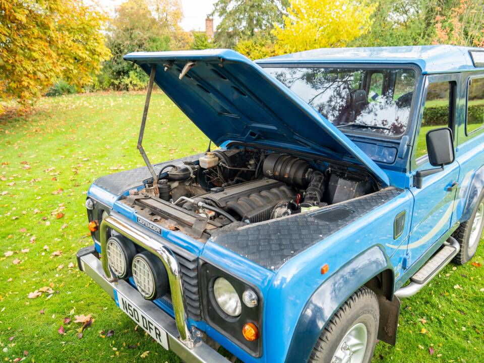 Image 37/50 of Land Rover Defender 90 "50th Anniversary" (1998)