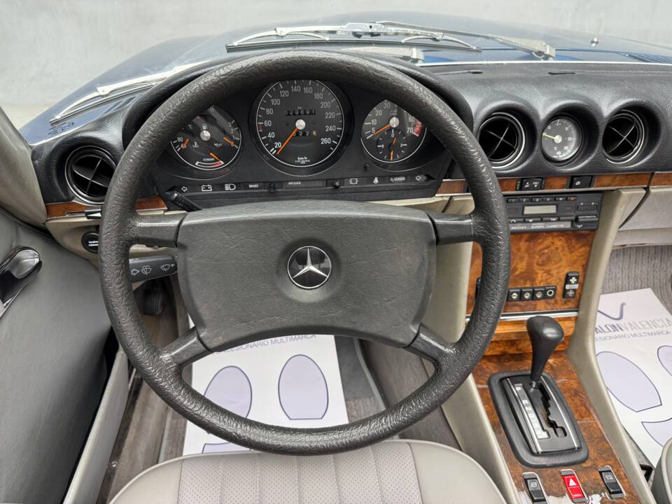 Image 19/23 of Mercedes-Benz 380 SL (1984)
