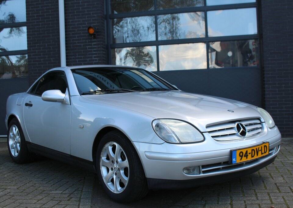 Image 3/8 de Mercedes-Benz SLK 200 Kompressor (2000)