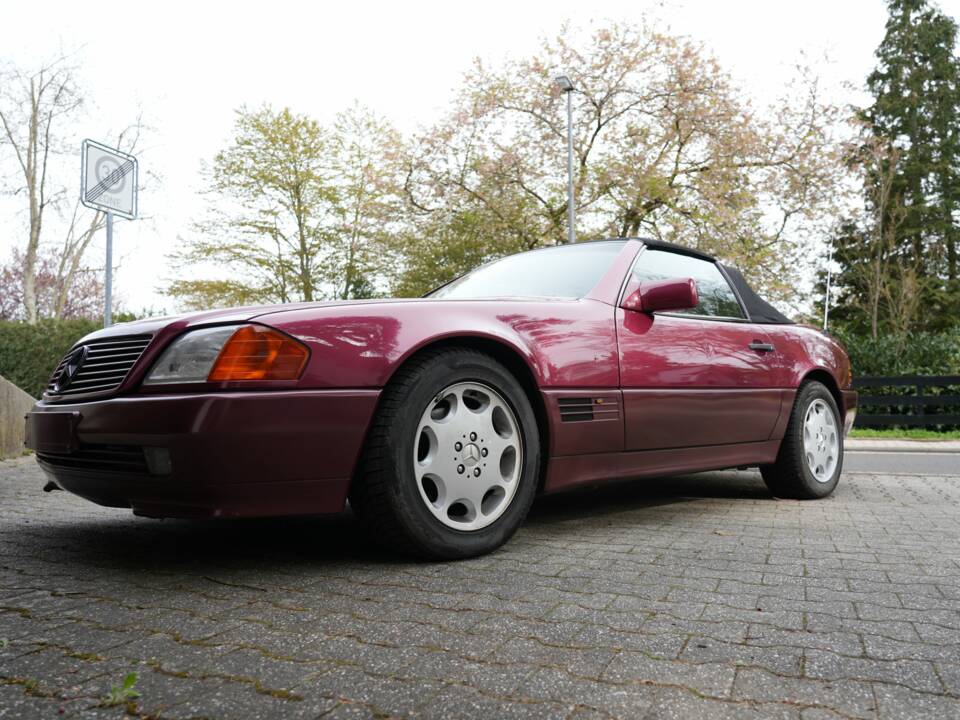 Image 2/95 of Mercedes-Benz 300 SL (1993)