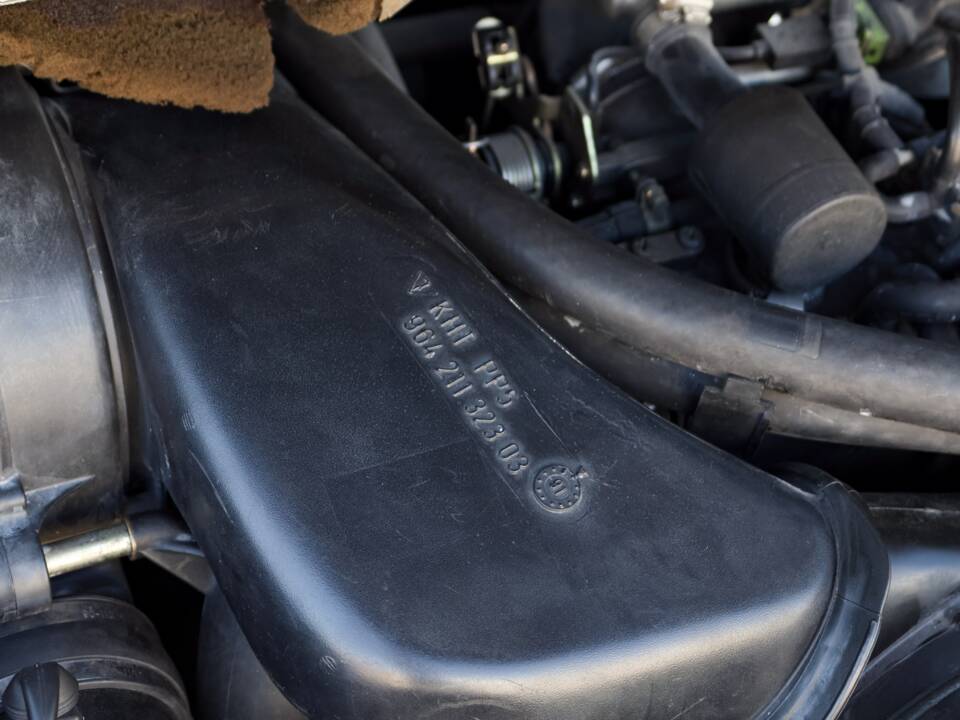 Image 30/46 of Porsche 911 Carrera 2 (1991)