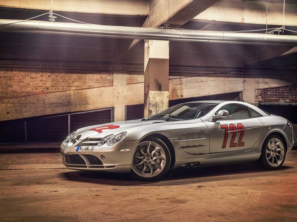 Image 25/61 of Mercedes-Benz SLR McLaren (2004)