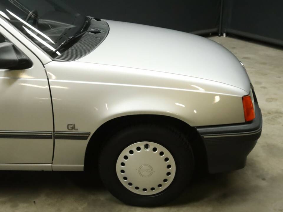 Afbeelding 31/50 van Opel Kadett 2,0i GSi (1988)