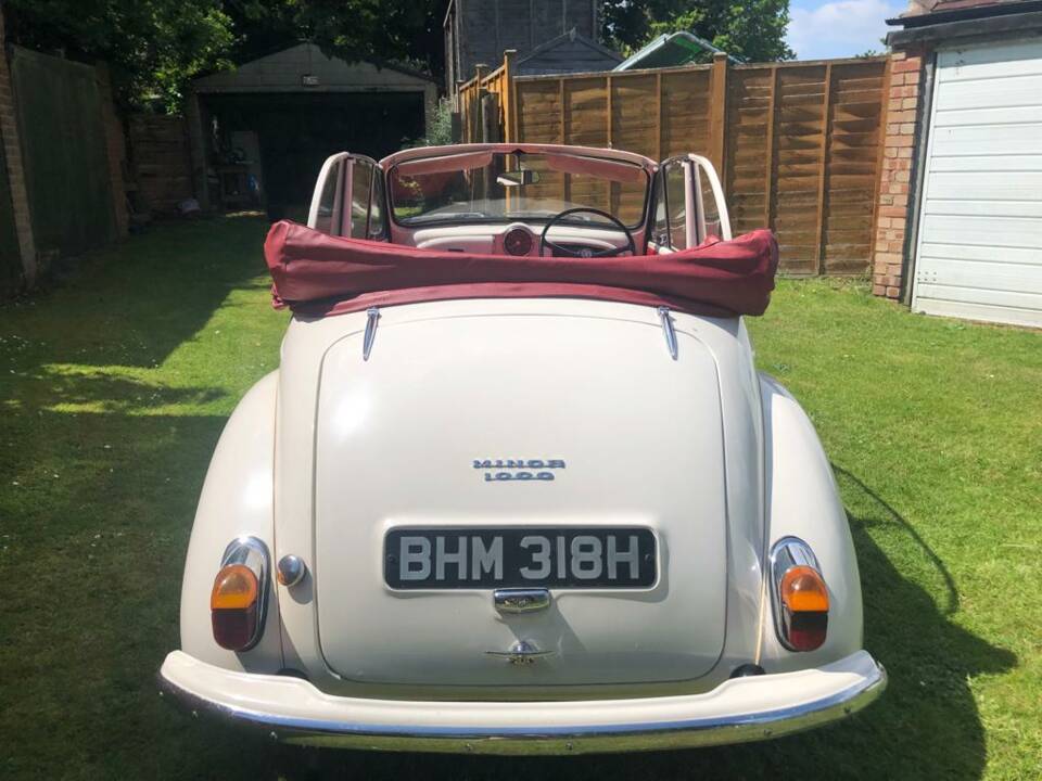Image 9/11 of Morris Minor 1000 (1970)
