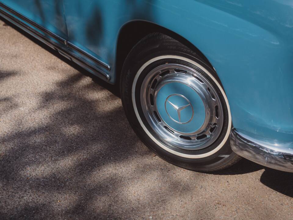 Image 29/50 of Mercedes-Benz 220 a (1956)