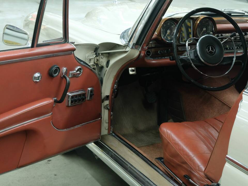 Image 19/50 of Mercedes-Benz 300 SE (1966)