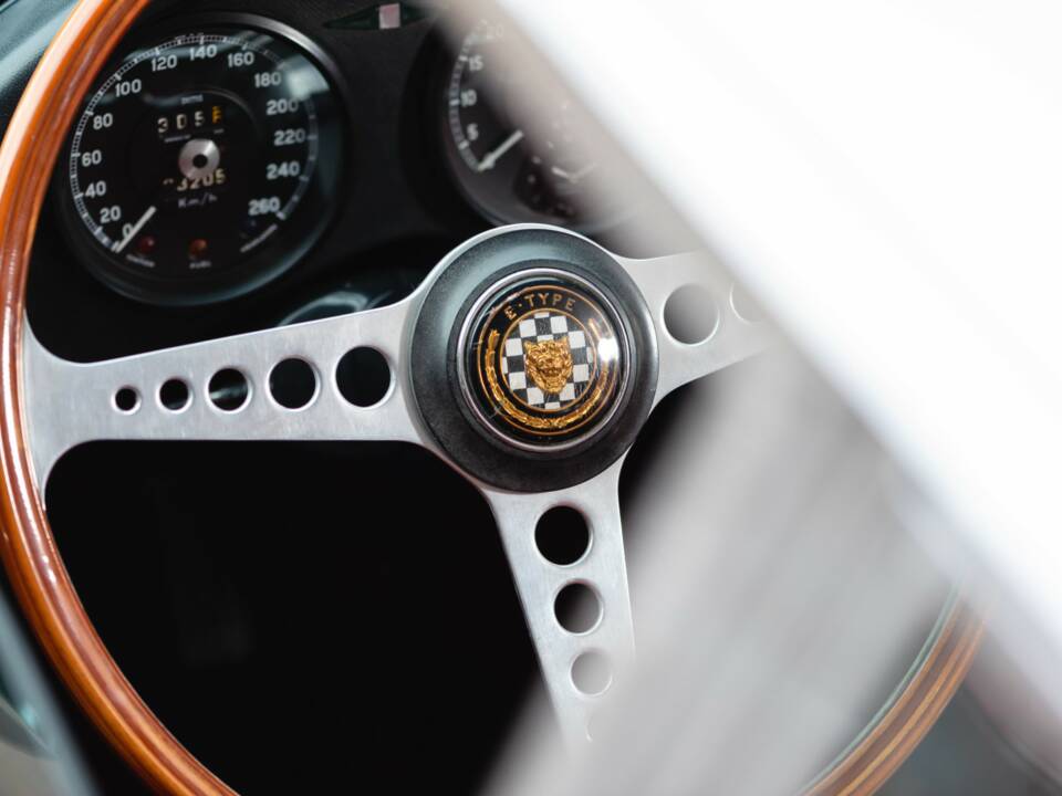 Image 31/50 of Jaguar E-Type 4.2 (1965)