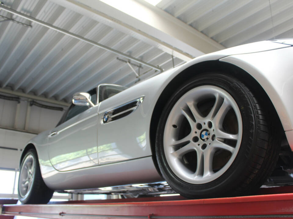 Image 8/50 of BMW Z8 (2000)