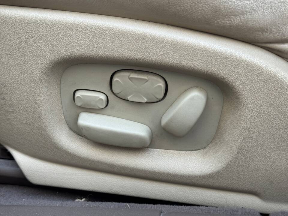 Image 14/22 of Jaguar XJR Super V8 (2005)