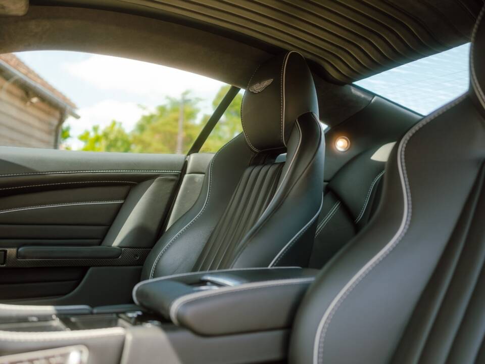 Image 56/96 of Aston Martin DB 9 GT "Bond Edition" (2015)