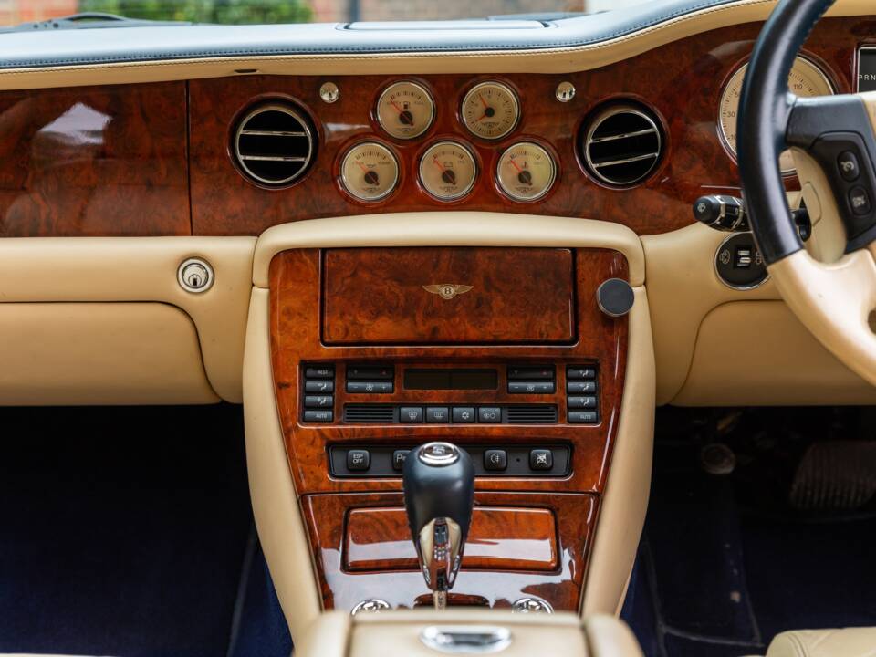 Image 14/37 of Bentley Arnage R (2002)