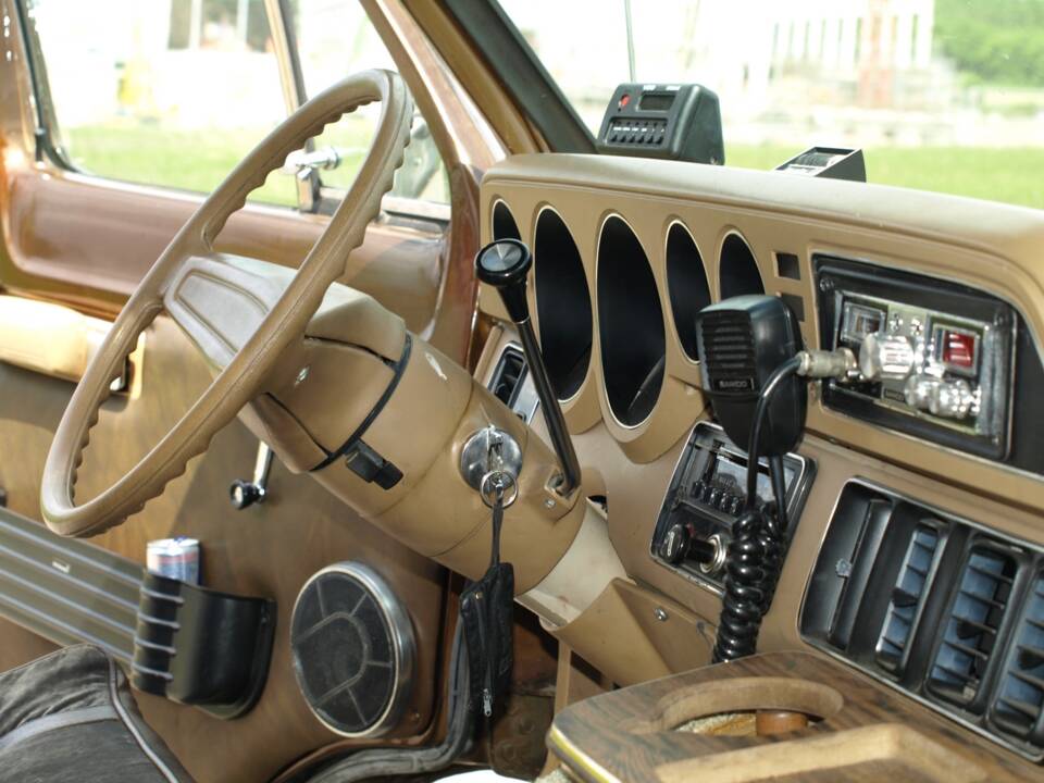 Immagine 73/143 di Dodge B 200 Sportsman (1978)
