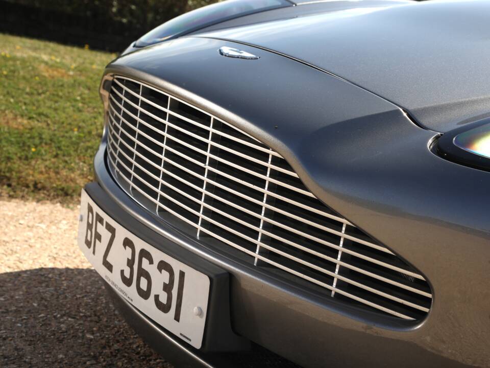 Image 22/22 of Aston Martin V12 Vanquish (2003)