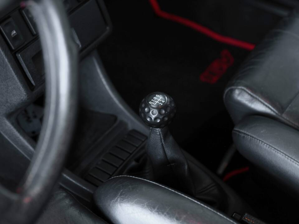Image 16/39 of Volkswagen Golf Mk II GTi 16V 1.8 (1991)
