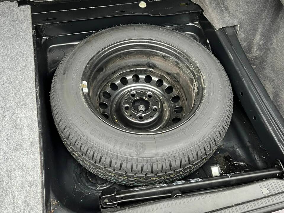 Bild 23/35 von Mercedes-Benz 230 CE (1992)