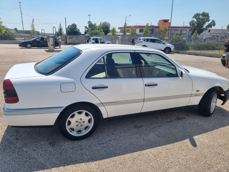 Immagine 2/4 di Mercedes-Benz C 180 (1994)