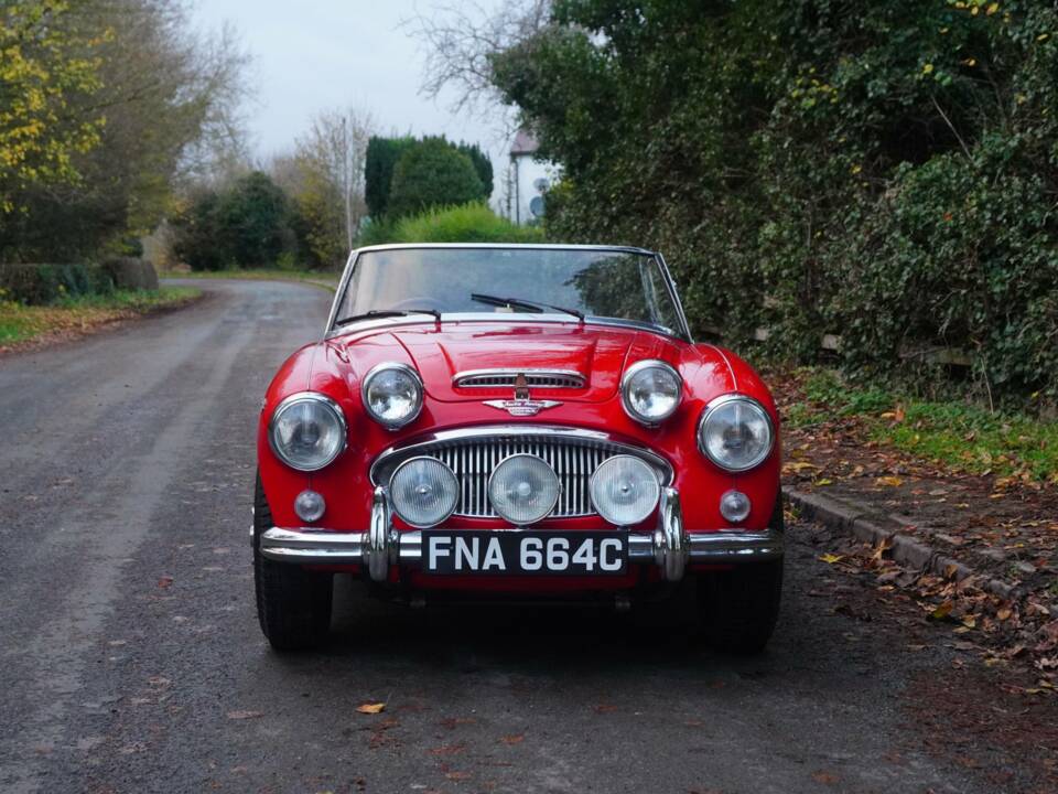Immagine 2/18 di Austin-Healey 3000 Mk III (BJ8) (1964)