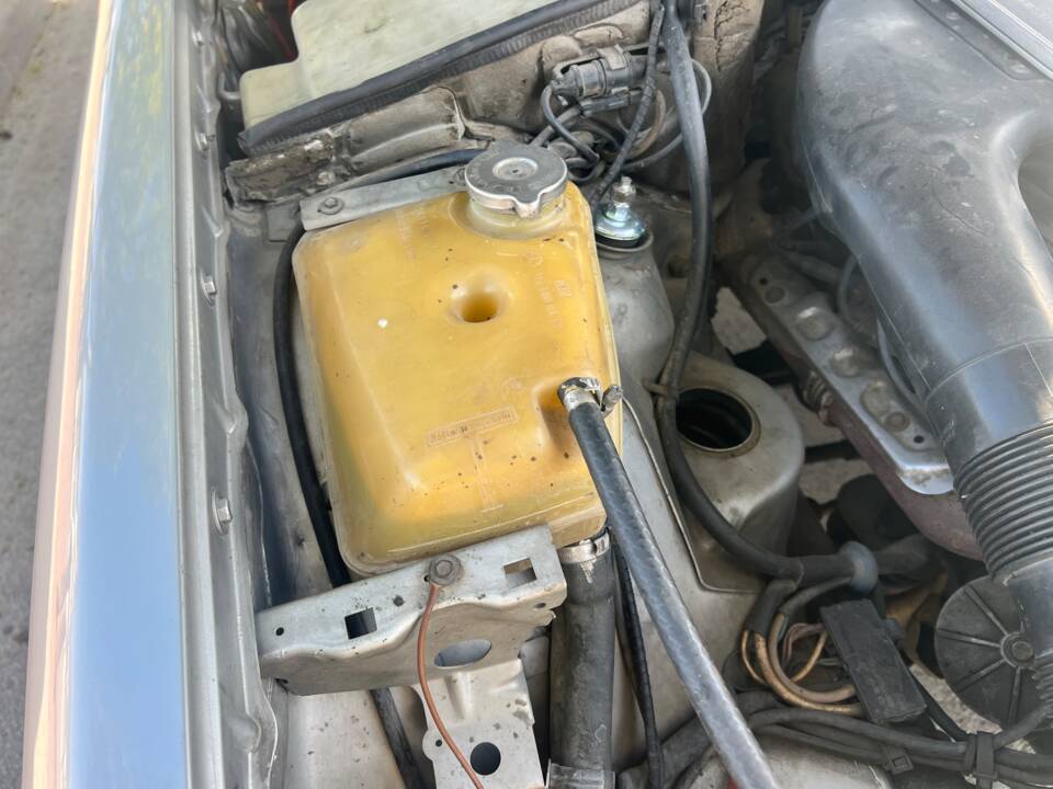 Image 46/77 of Mercedes-Benz 380 SEC (1982)